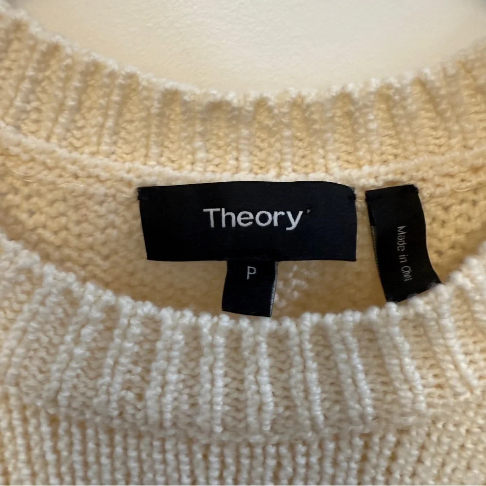 THEORY | cream 100% merino wool  knit crew neck sweater